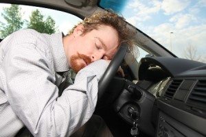 đừng lái xe ô tô khi thấy buồn ngủ